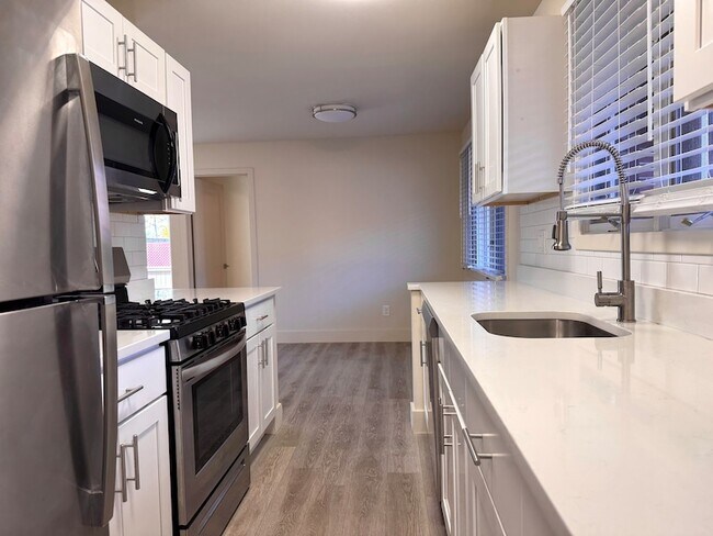 Building Photo - 110 Montoya Dr