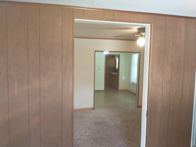 Building Photo - 108 N Oak St