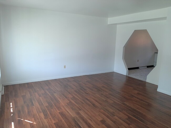 Living Room Pic #1 - 618 N Terrace Dr