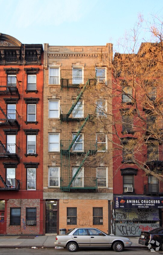 Foto del edificio - 105 E 2nd St