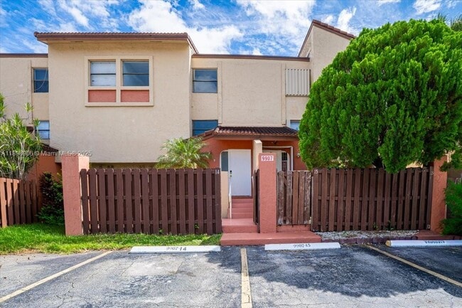 Foto del edificio - 9907 NW 9th St Cir
