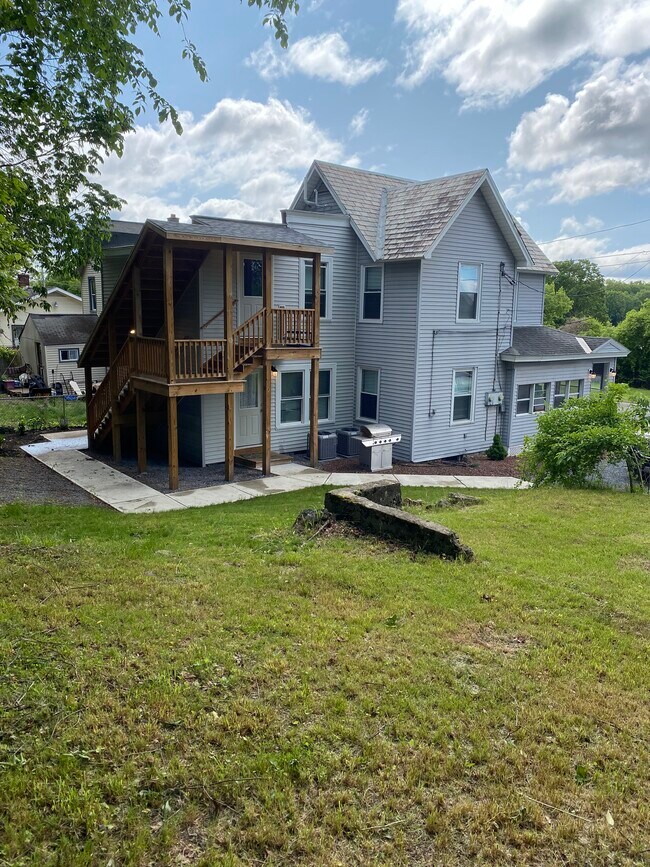 Back Exterior/2nd entrance - 31 Covell Ave