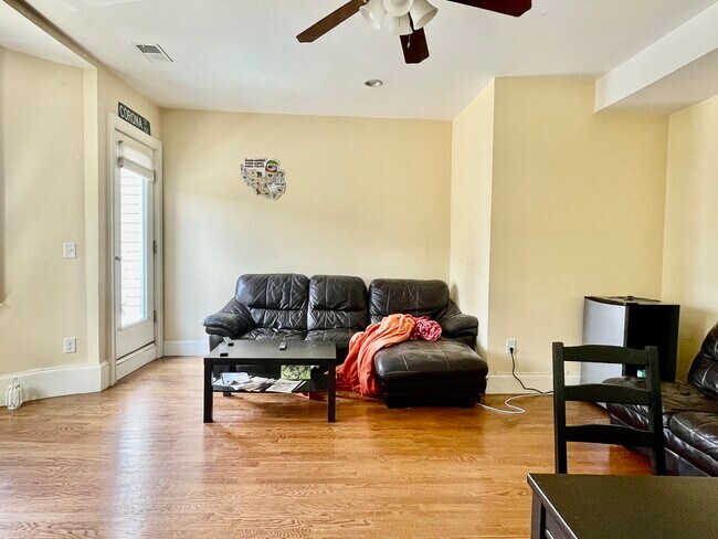 Building Photo - 26 Saint Albans Rd