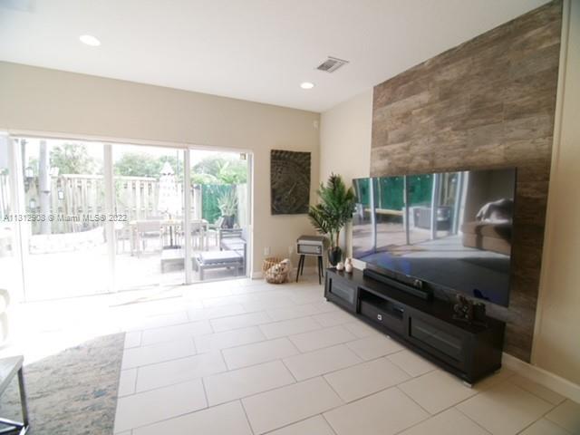 710 SW 4th Ave photo'