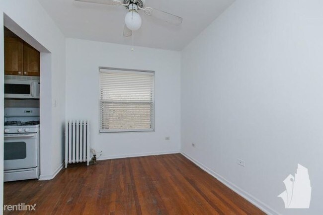 Building Photo - 677.5 W Wrightwood Ave