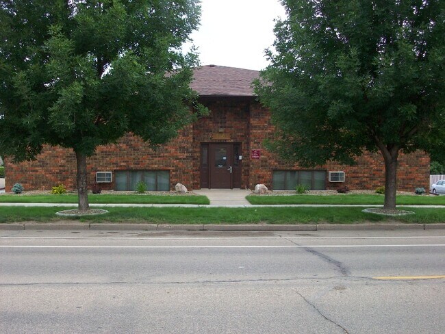 Building Photo - 2208 E Divide Ave