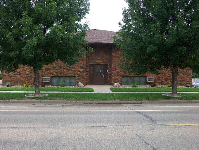 Building Photo - 2208 E Divide Ave