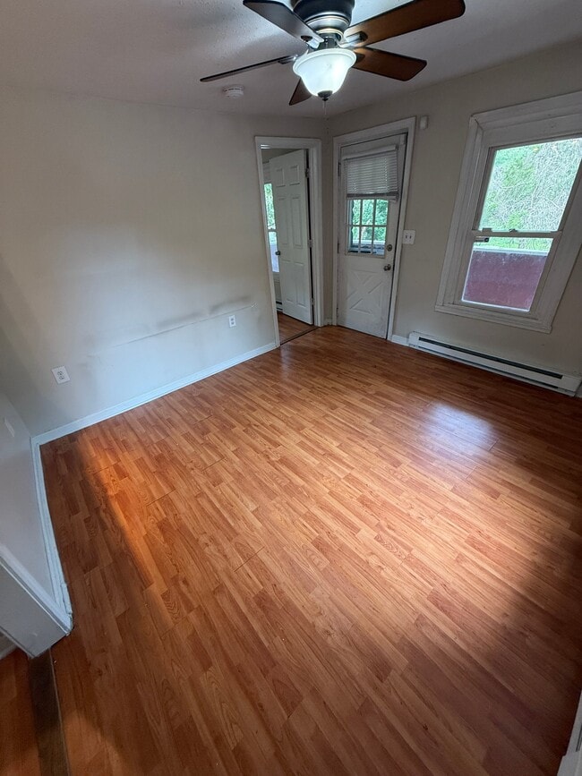 Photo - 4 Pequot Rd (Montville, CT) Apartment