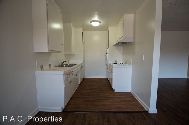 Building Photo - 1 br, 1 bath Apartment - 11840 Kittridge S...