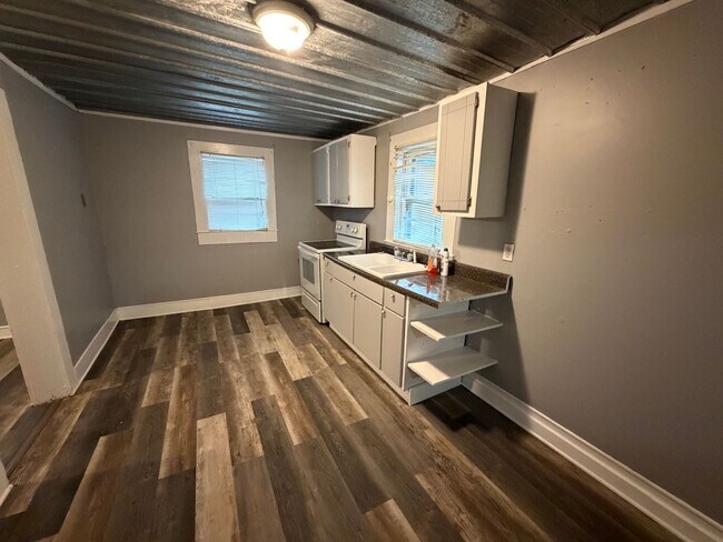 Foto del edificio - 2 Bedroom- 1 Bathroom- Home in Silver Creek!