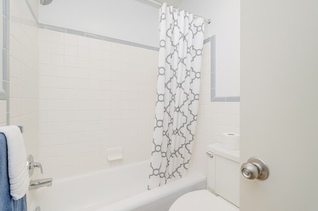 Building Photo - 4465 MacArthur Blvd NW