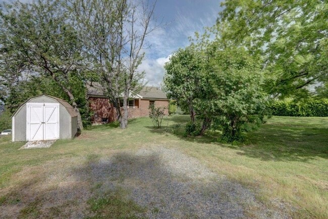 Building Photo - Newly Renovated Seattle 3bed 2bath Home
