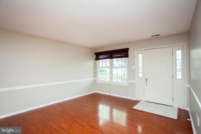 Building Photo - 124 Mulberry Dr