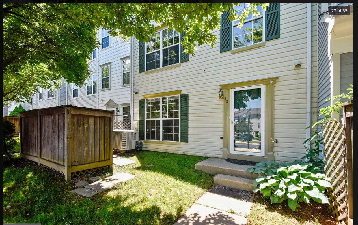 Primary Photo - 32 Highstream Ct