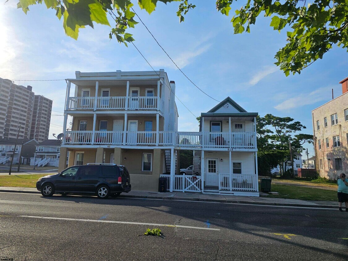 Foto principal - 821 Baltic Ave