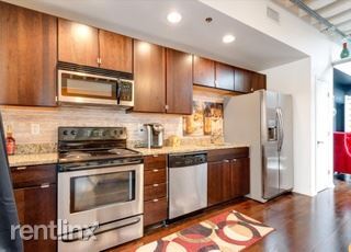 Building Photo - 1 br, 2 bath House - 78 E Chestnut St Apt 606