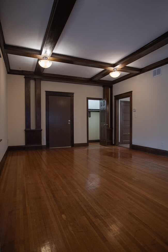Building Photo - 121 N 38th Ave