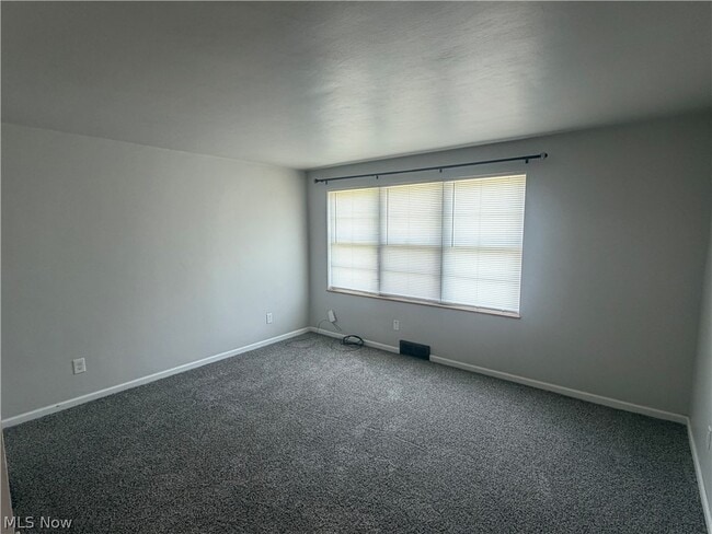 Building Photo - 47 Parkgate Ave