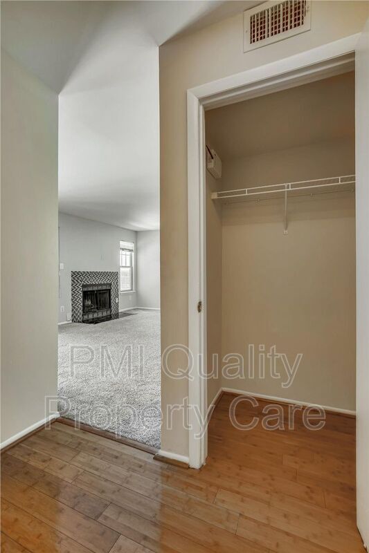 Building Photo - 1717 Ascot Way