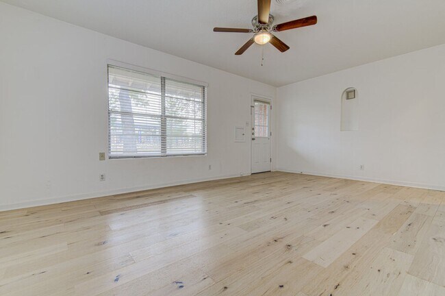 Foto del edificio - 1711 Brentwood St