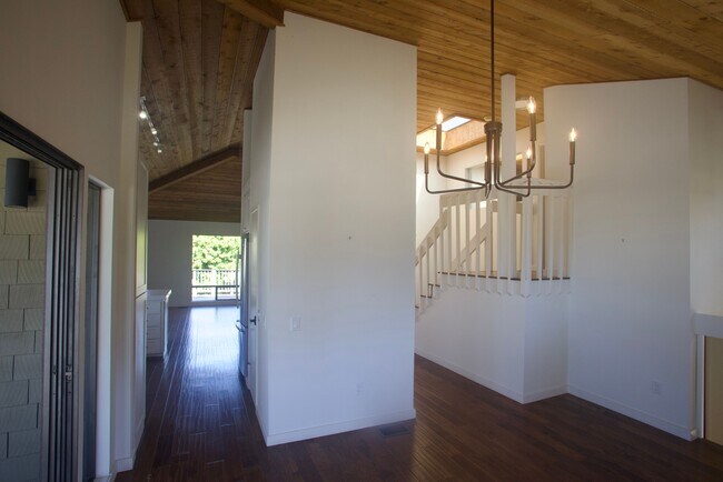 Building Photo - 2032 Cordero Rd