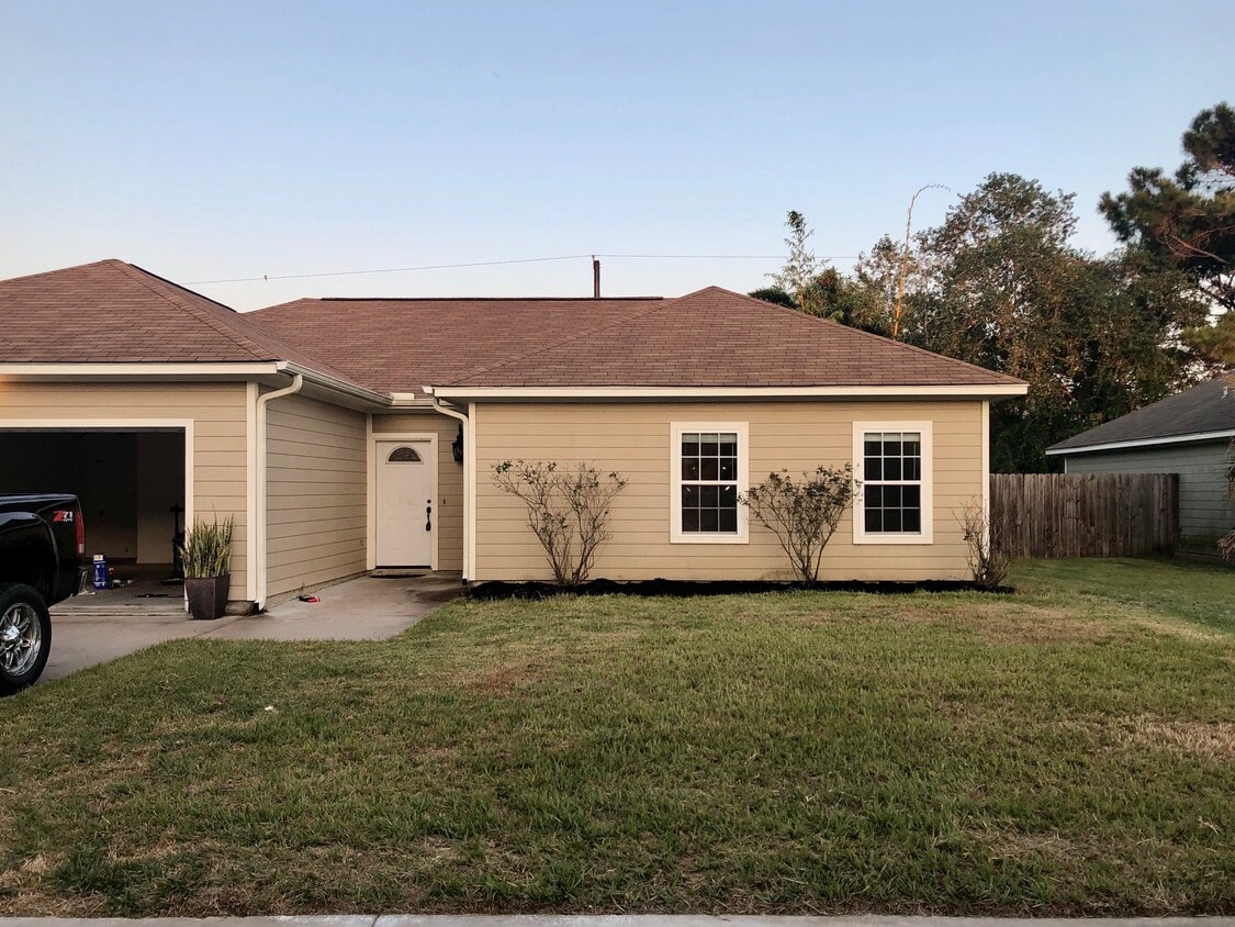 5127 Holly Ln, Bay City, TX 77414 House Rental in Bay City, TX