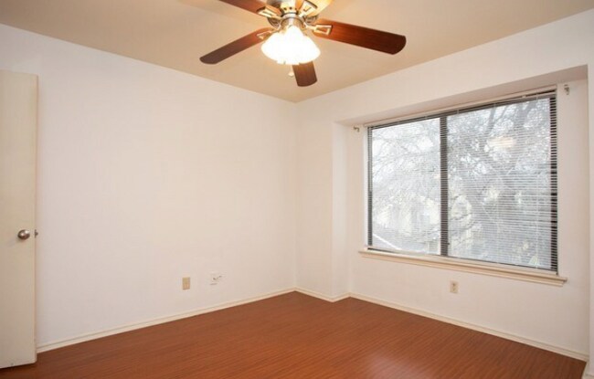 Building Photo - Room in Condo on Timber Ridge Rd