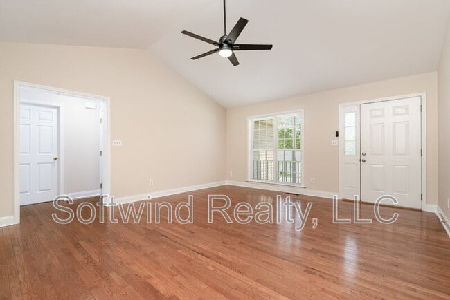 Building Photo - 1803 Red Bird Cir SE