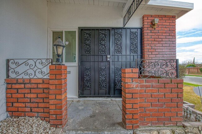 Foto del edificio - Beautifully Updated 3-Bedroom Single-Famil...