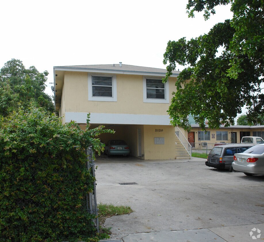 Primary Photo - 2120 SW 4th St