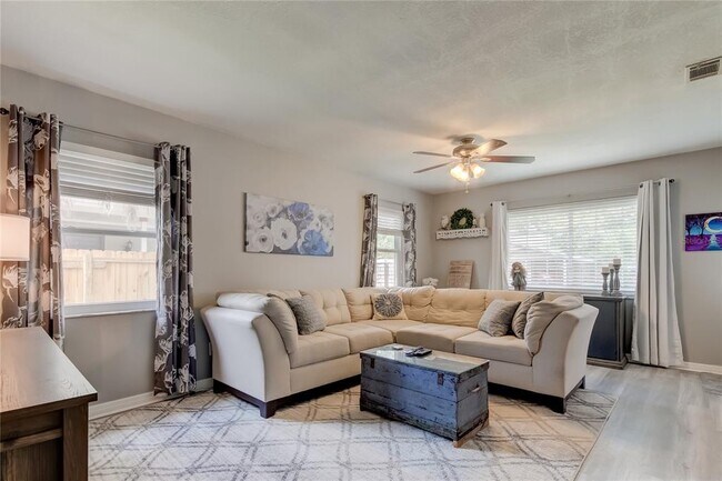 Foto del edificio - 7310 S Sparkman St