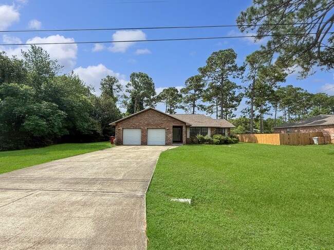 Building Photo - Charming Navarre Home with Hardwood Floors...