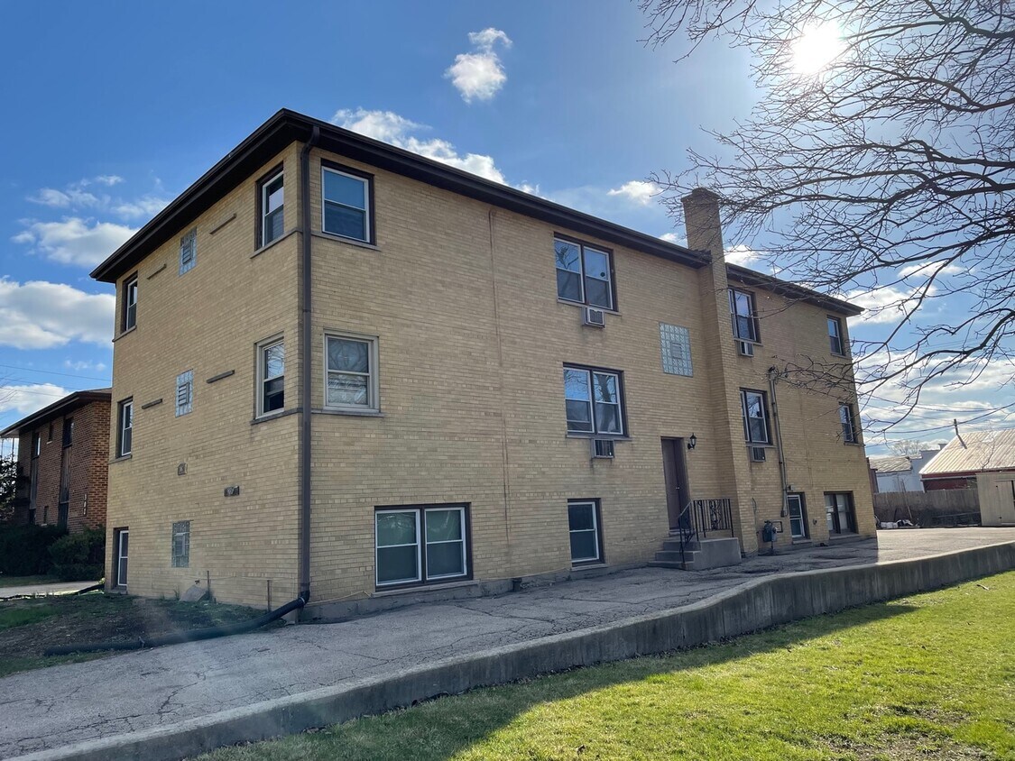 306 Western Ave Unit 1, Wheaton, IL 60187 Condo for Rent in Wheaton