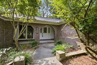 Building Photo - 2067 Dogwood Rd