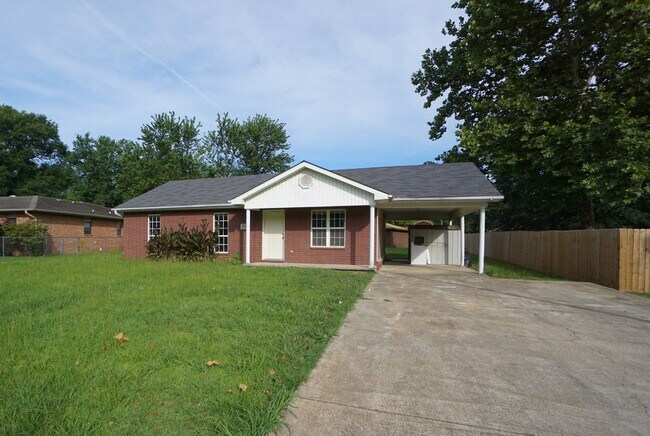 Building Photo - 3 Bed 2 Bath Total Electric House
