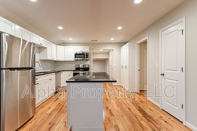 Foto del edificio - 303 Old Paris Mountain Rd