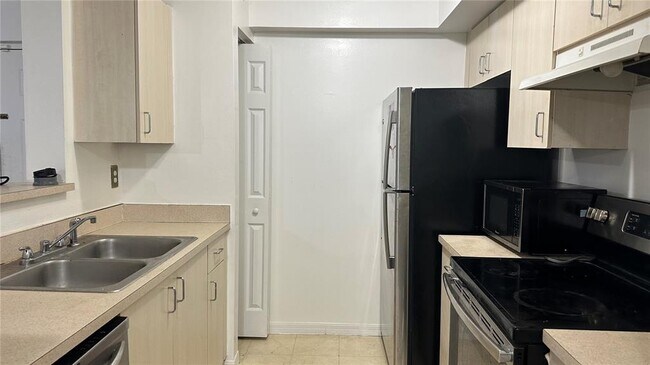 Building Photo - 620 SW 111th Ave