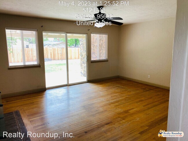 Building Photo - 3 br, 2 bath House - 512 E St