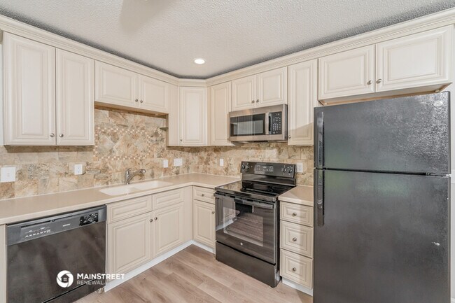 Building Photo - 5943 Shane Cir