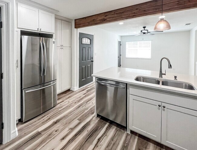 Foto del edificio - 2001 N Fm