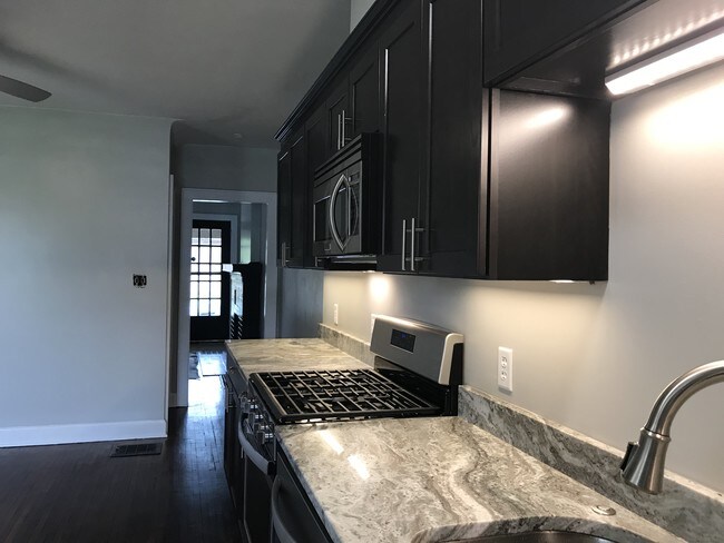 Foto del edificio - 633 E 11th Ave