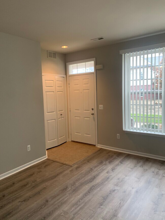 Building Photo - 8375 Towne Center Cir