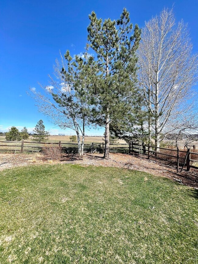 Building Photo - 4-bedroom, 3.5-bathroom house located in F...