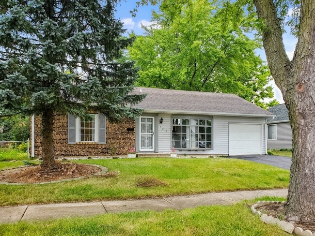 Foto del edificio - 720 Country Ln S