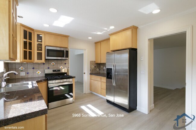 Foto del edificio - 5968 Sorrel Ave
