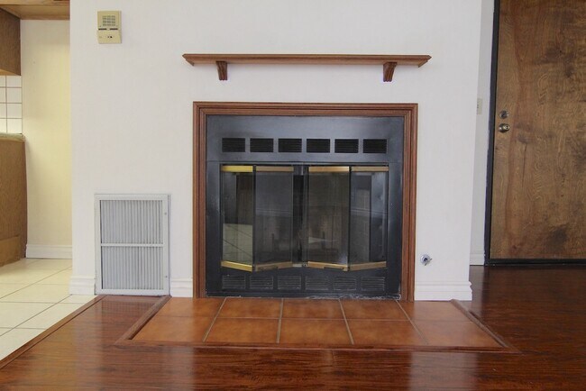 Foto del edificio - 4267 Beverly Glen Blvd