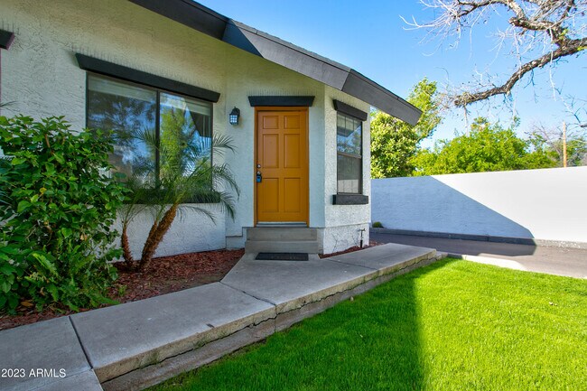 Foto del edificio - 2215 W Augusta Ave