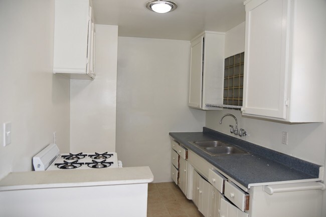 Building Photo - 2502 Buena Vista N St