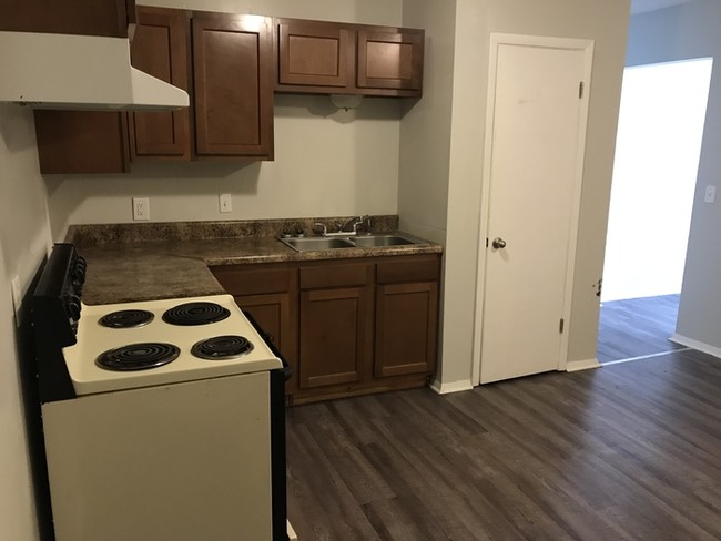 Foto del edificio - Red Bank Apartment 2/1: Great Price!
