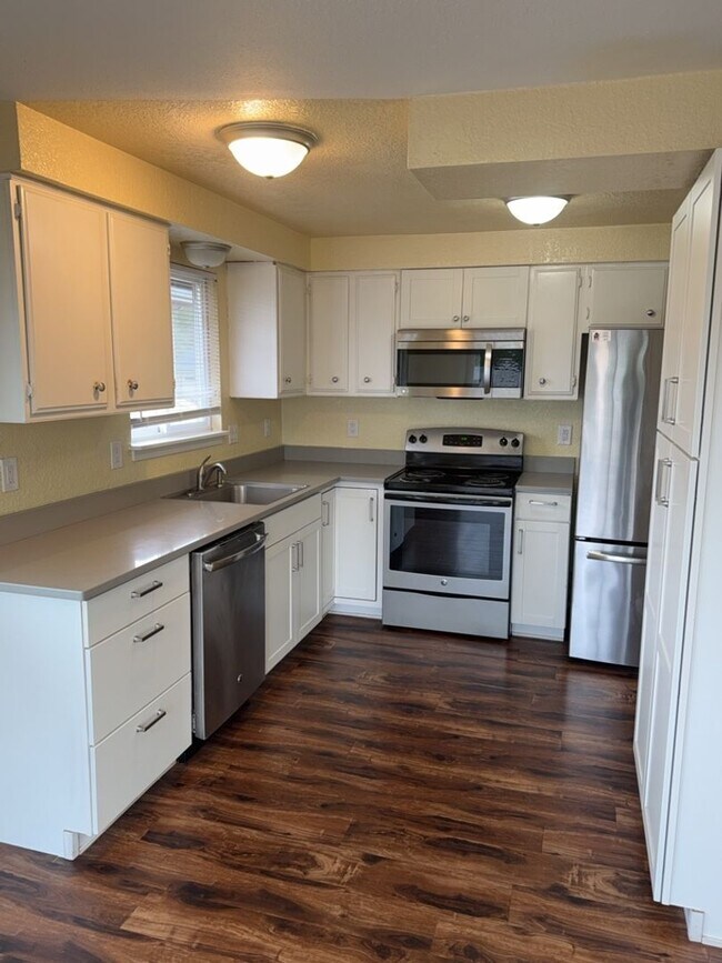 Foto del edificio - 6 bedroom, 2 bath home in Roosevelt Neighborhood!